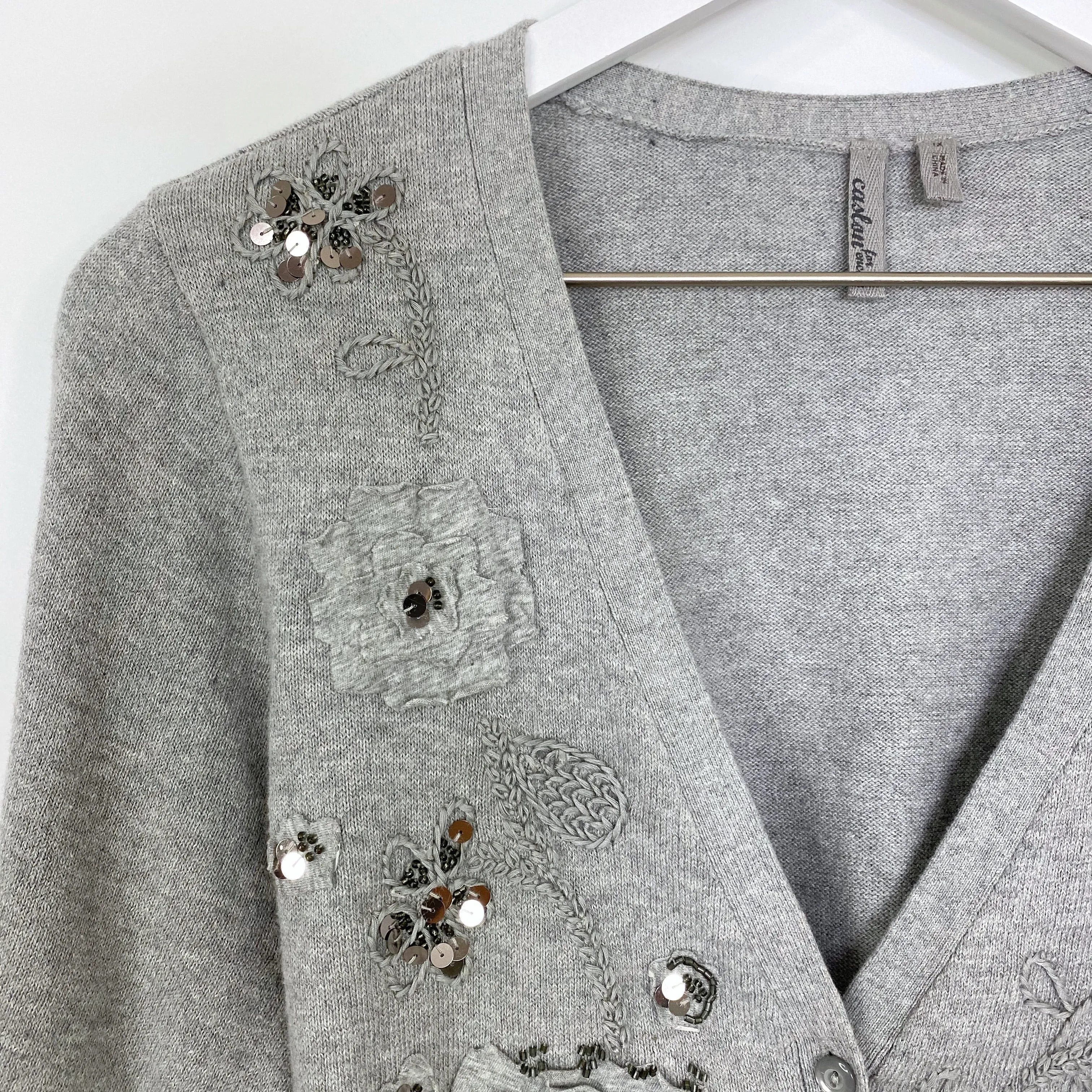 Caslon Gray Floral Appliqué Cotton Cashmere V-Neck Cardigan