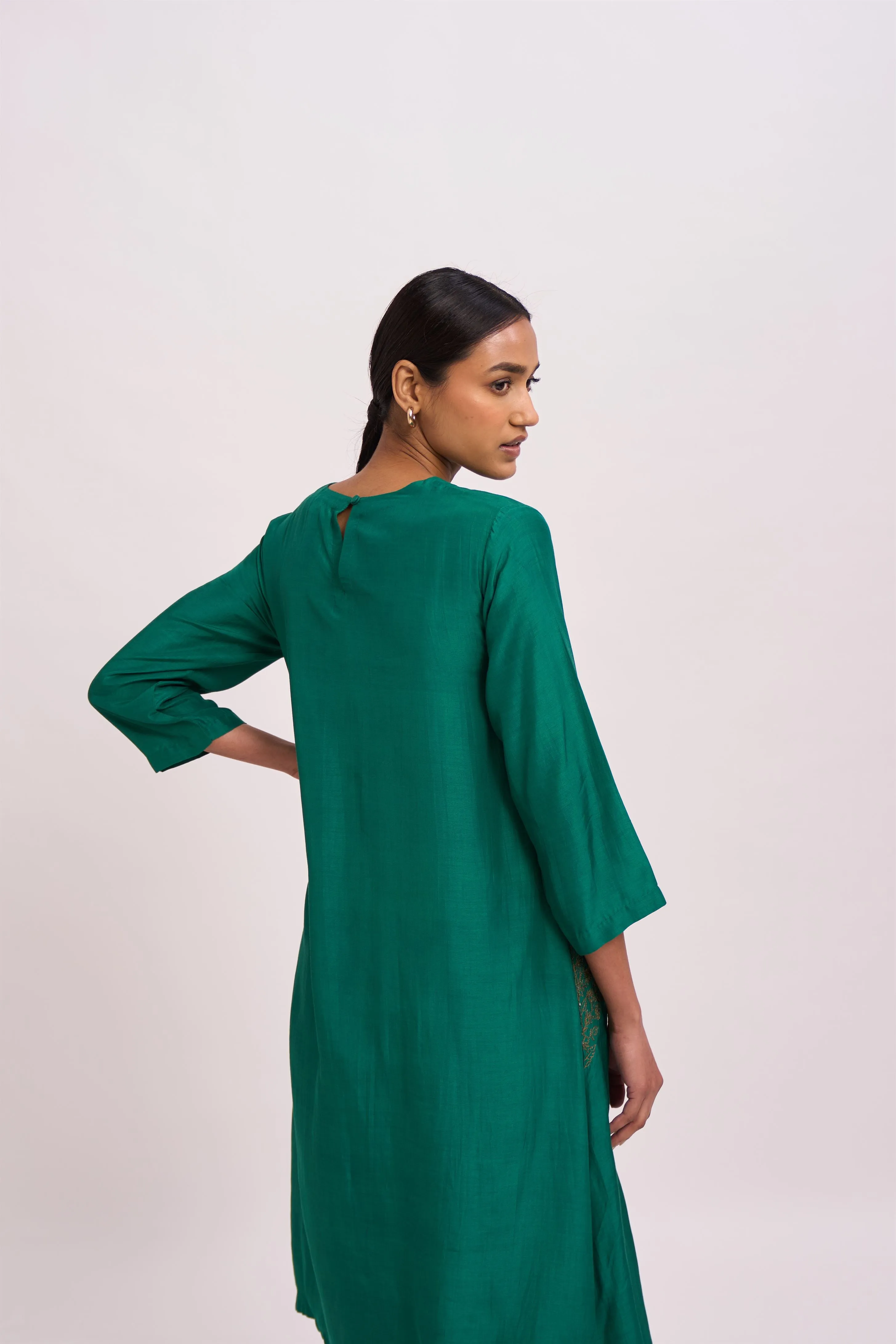 Dot   I   Pocket Style Dubai Kurta Set Cotton Silk Fabric is used in Kurta set Emerald SS24-PS-E