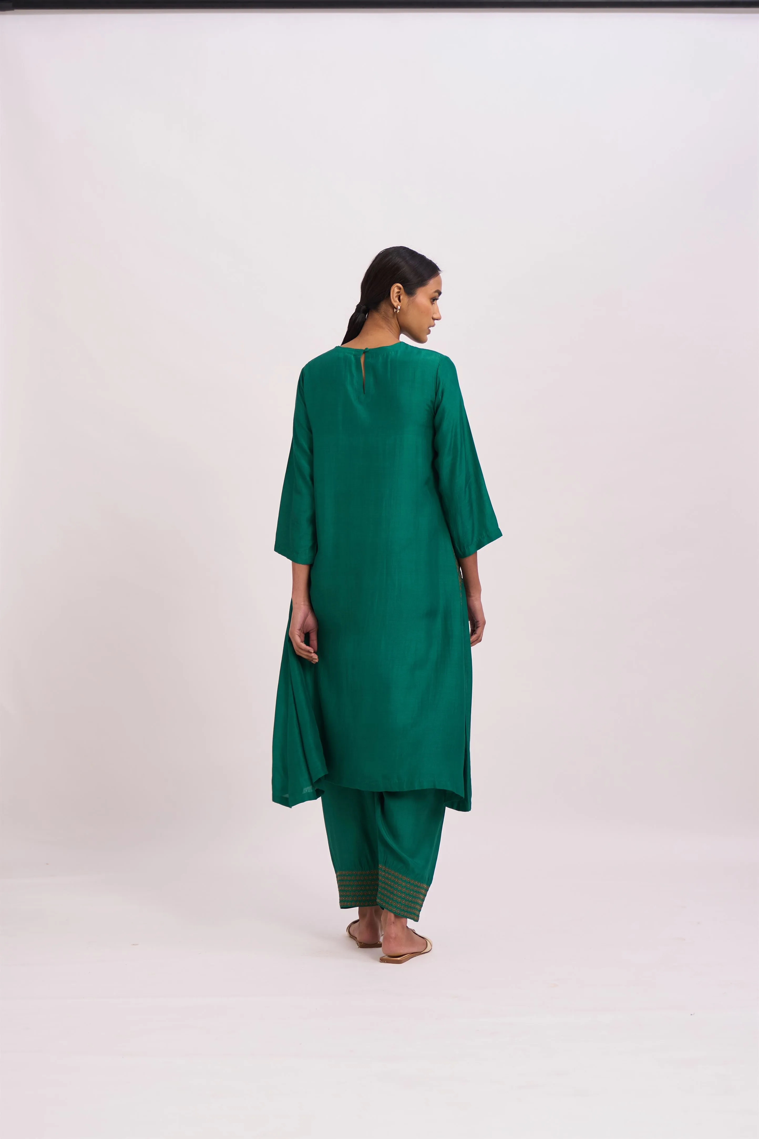 Dot   I   Pocket Style Dubai Kurta Set Cotton Silk Fabric is used in Kurta set Emerald SS24-PS-E