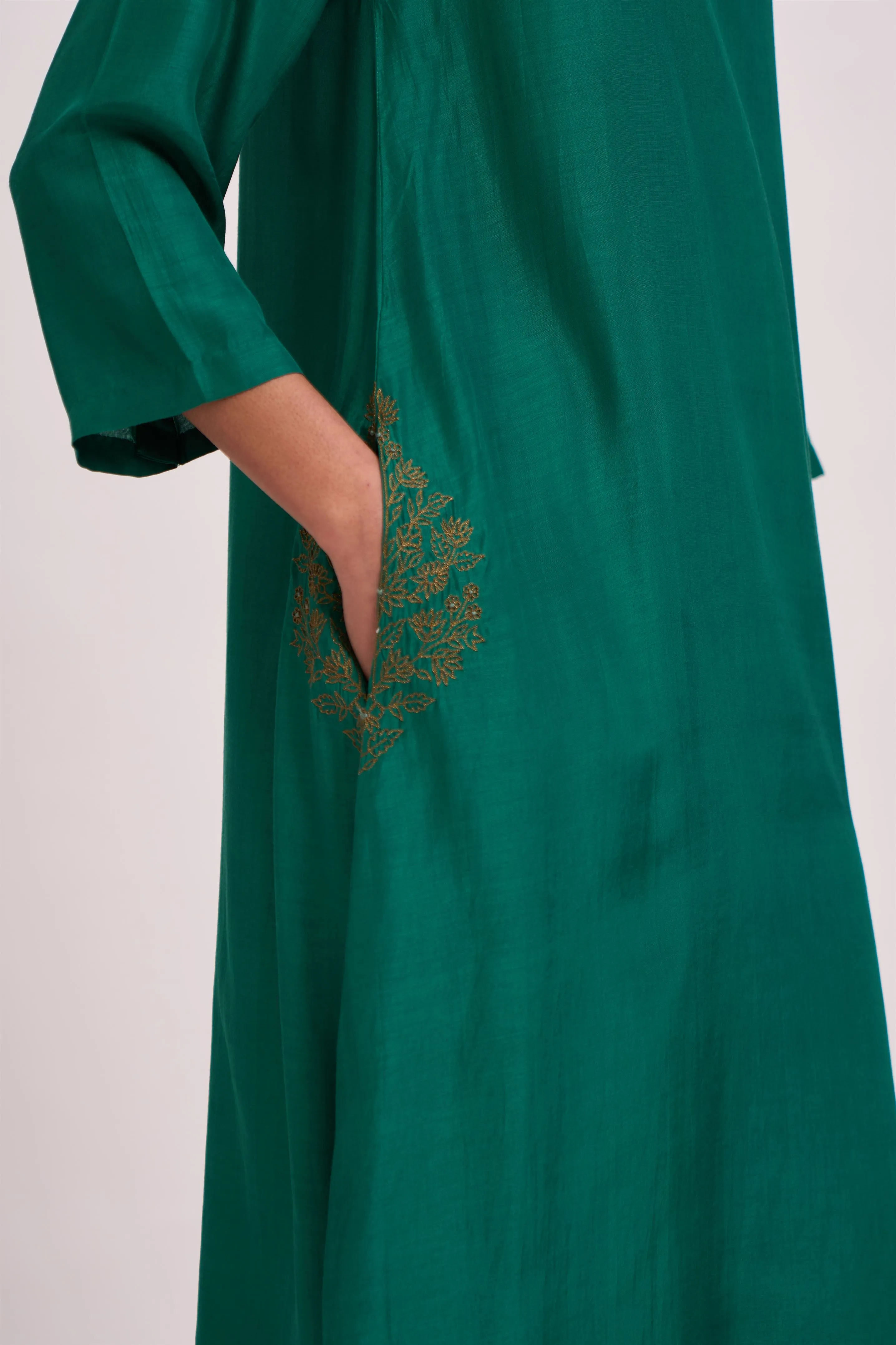 Dot   I   Pocket Style Dubai Kurta Set Cotton Silk Fabric is used in Kurta set Emerald SS24-PS-E