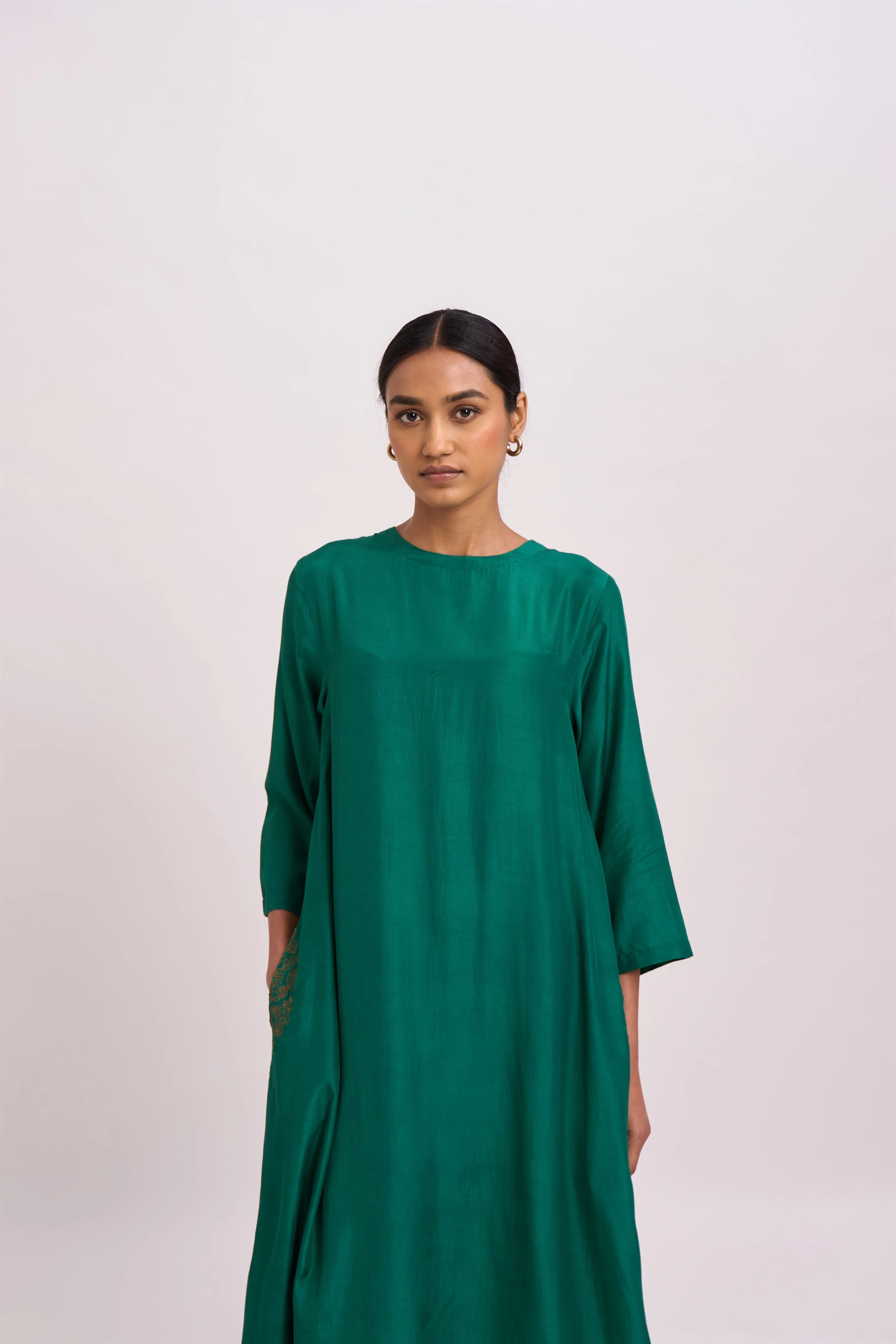 Dot   I   Pocket Style Dubai Kurta Set Cotton Silk Fabric is used in Kurta set Emerald SS24-PS-E