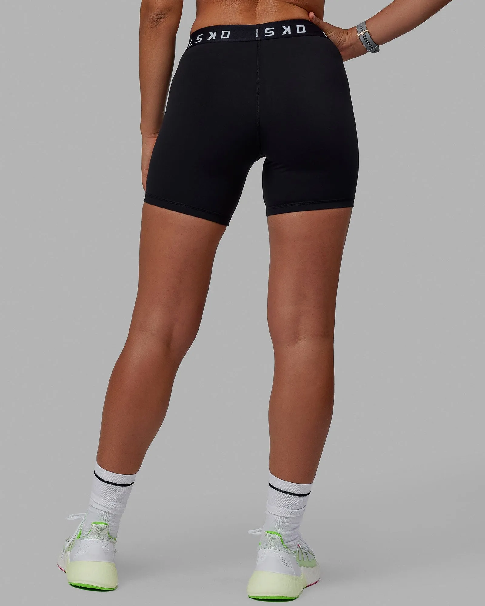 Extend Mid Short Tights - Black-White