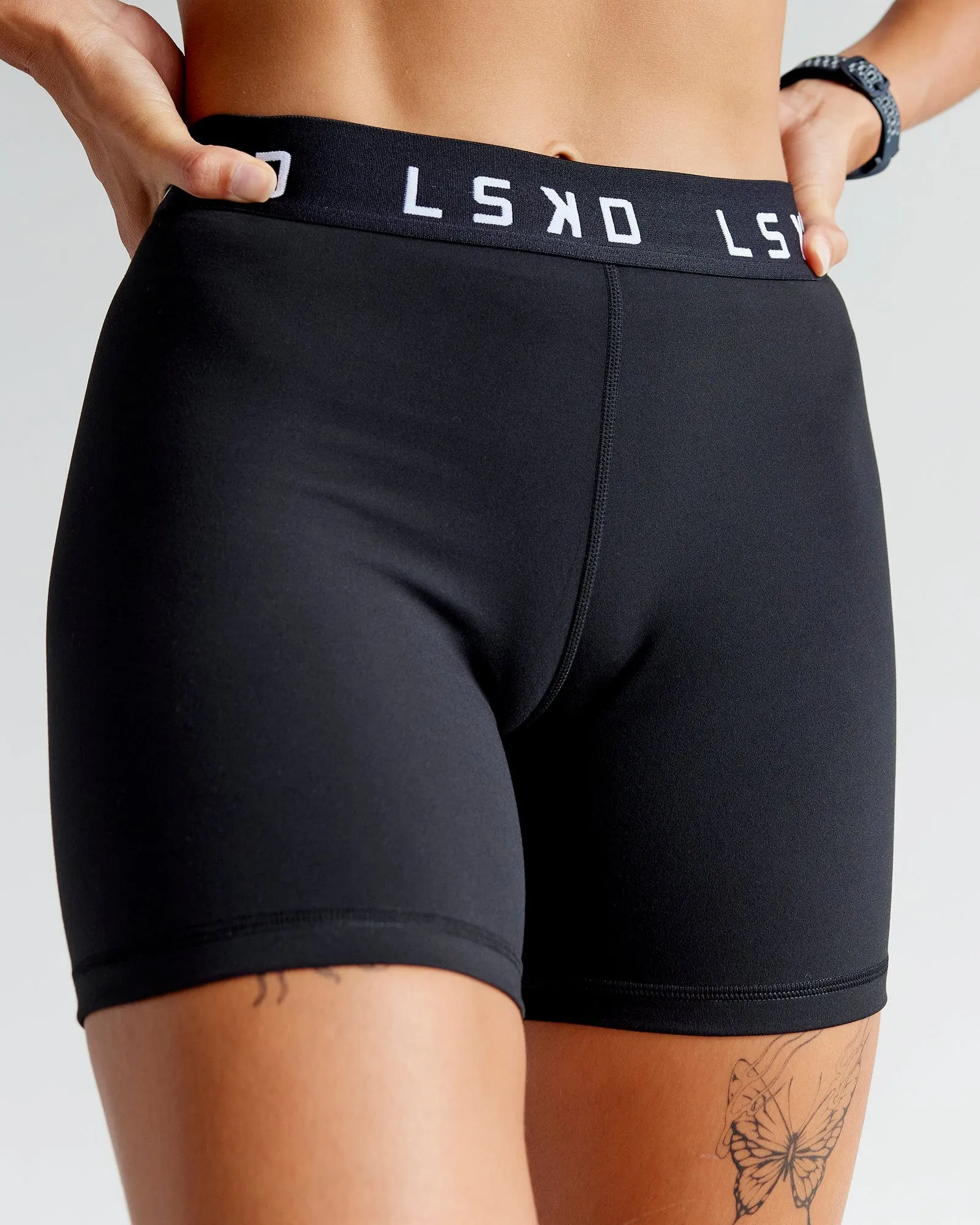Extend Mid Short Tights - Black-White