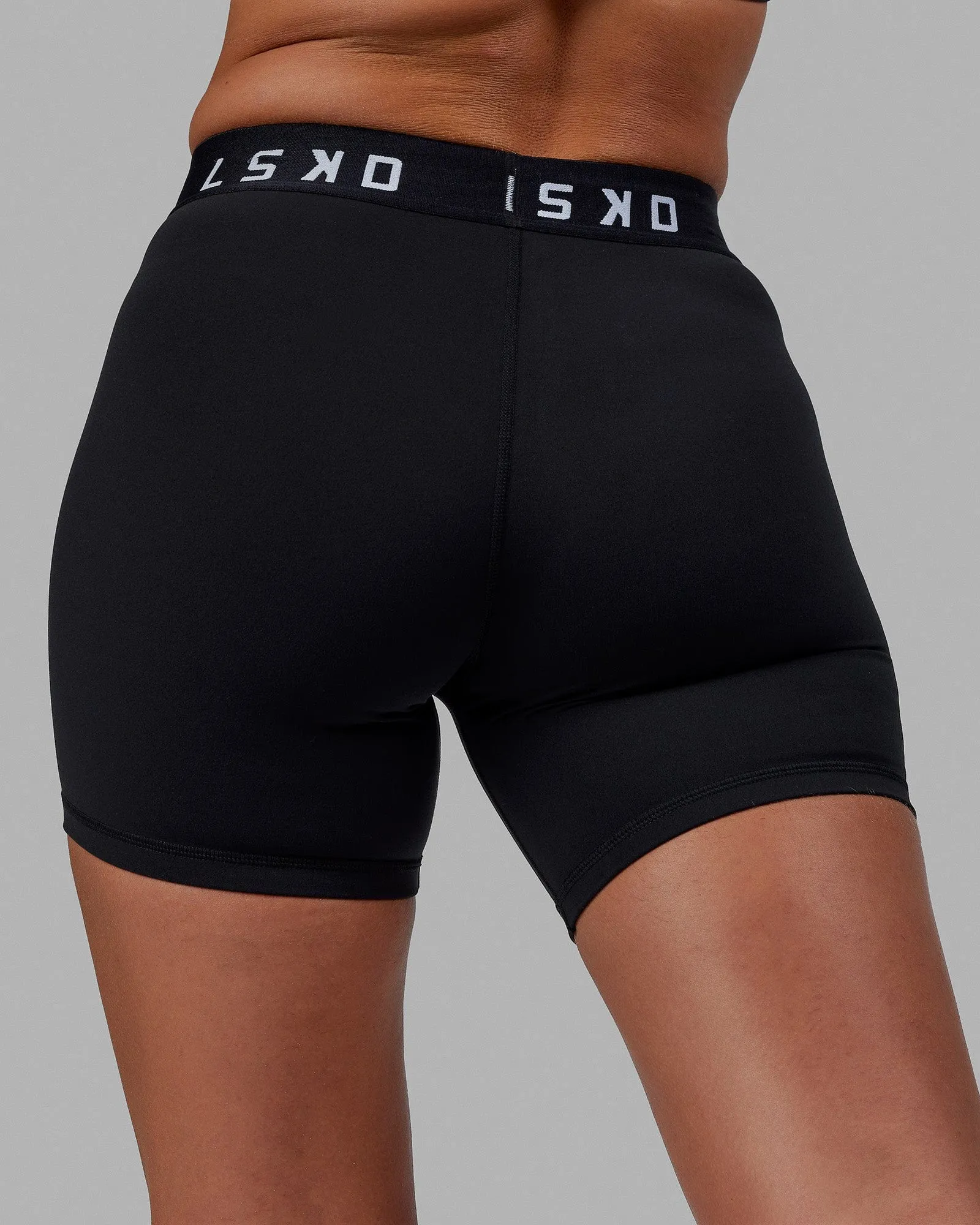 Extend Mid Short Tights - Black-White