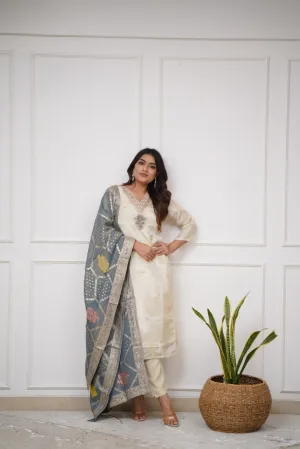 FRILLFIT: Women Embroidered Chanderi  SILK  kurta set
