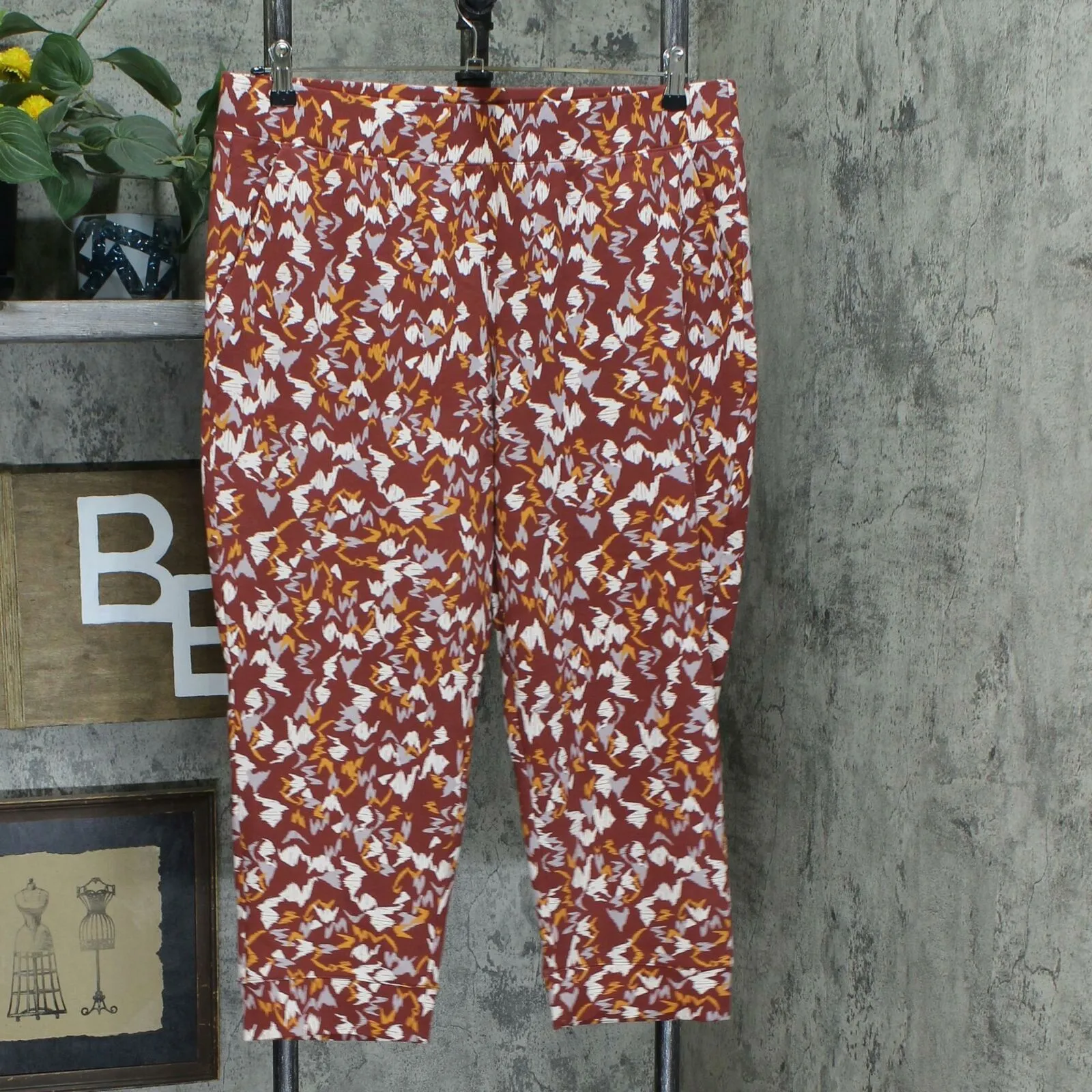 NWT LOGO By Lori Goldstein Women's Printed French Terry Jogger Pants. A351646 L