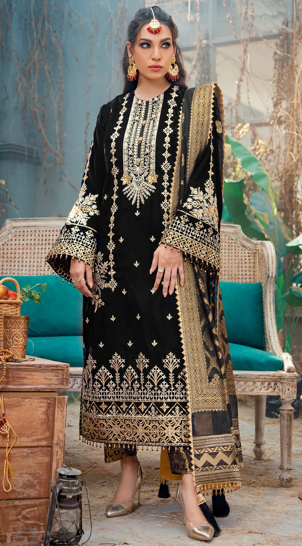 Pakistani Velvet Salwar Kameez Design for Party #PN561