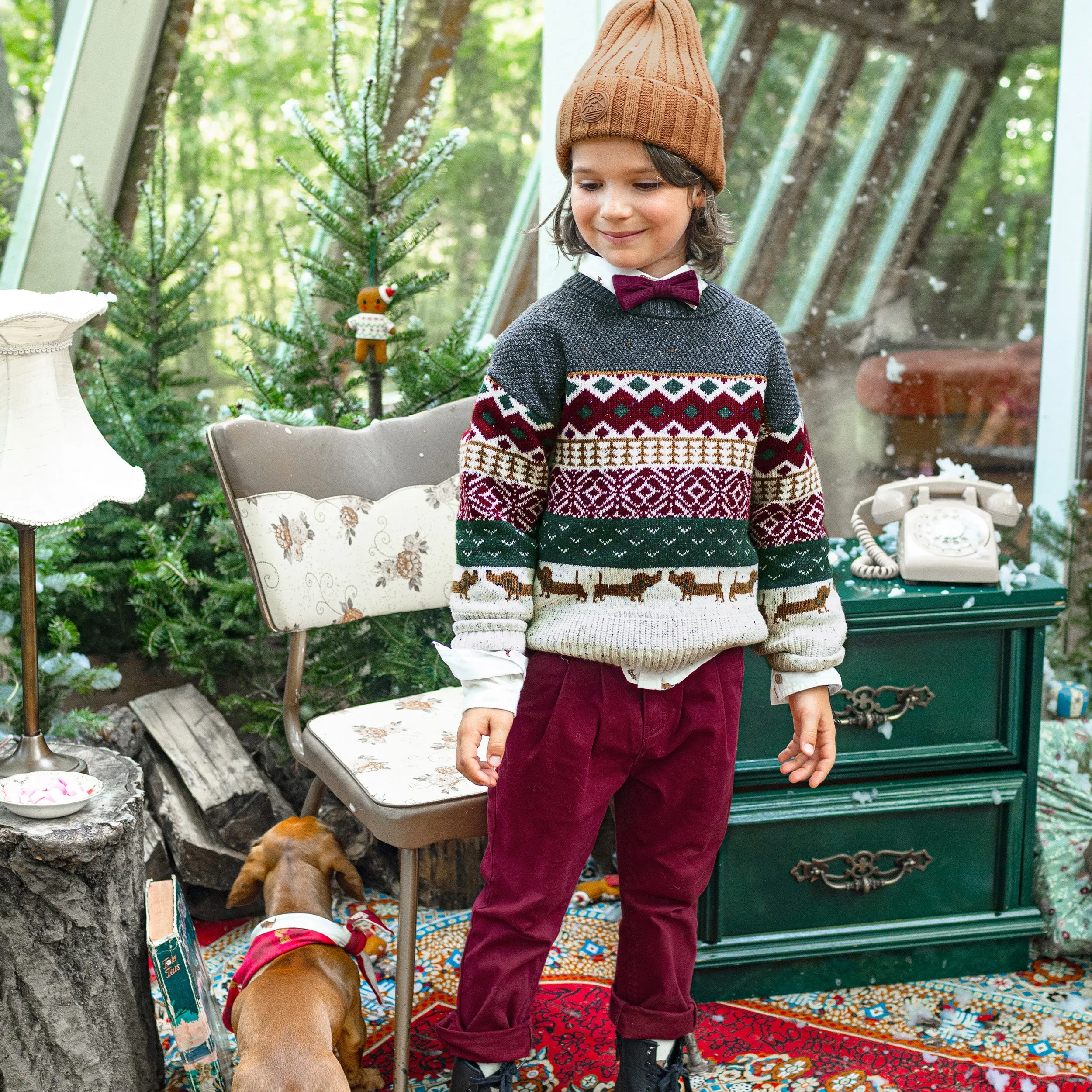 Pantalon rouge coupe ajustée en sergé brossé, enfant || Red pants of slim fit in brushed twill, child