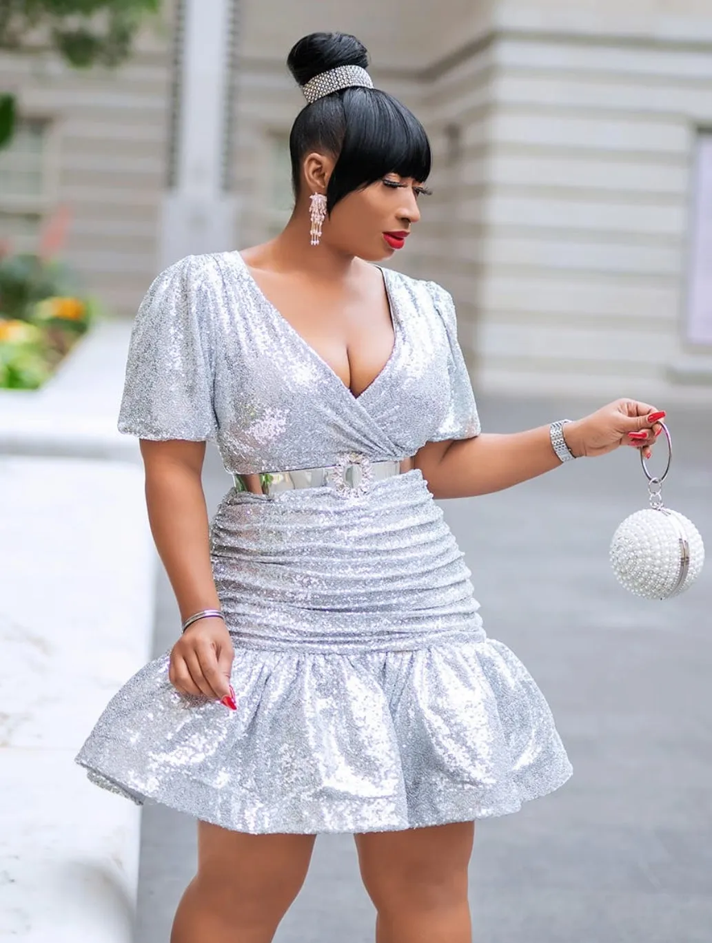 Pearla Crystal- Round Shape Rhinestone Evening Wristlet Clutch (Ships in 3 business days)