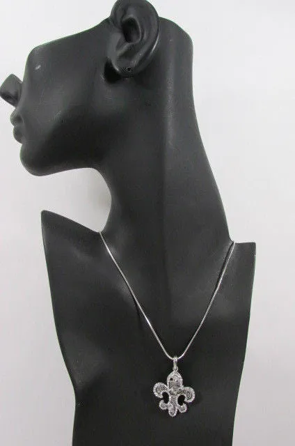 Rhinestone Outlined Fleur De Lis Pendant Necklace