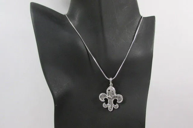 Rhinestone Outlined Fleur De Lis Pendant Necklace