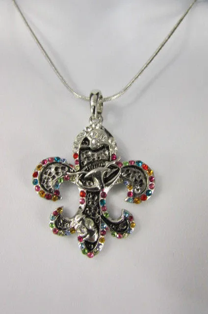Rhinestone Outlined Fleur De Lis Pendant Necklace