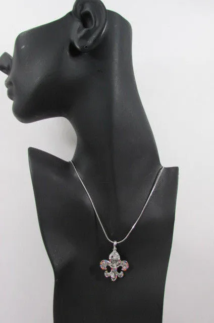 Rhinestone Outlined Fleur De Lis Pendant Necklace