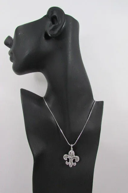 Rhinestone Outlined Fleur De Lis Pendant Necklace
