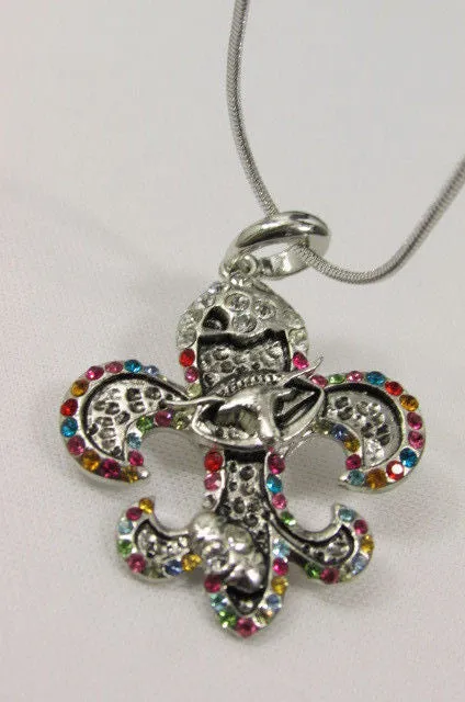 Rhinestone Outlined Fleur De Lis Pendant Necklace