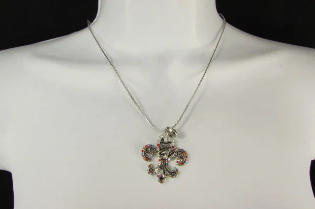 Rhinestone Outlined Fleur De Lis Pendant Necklace