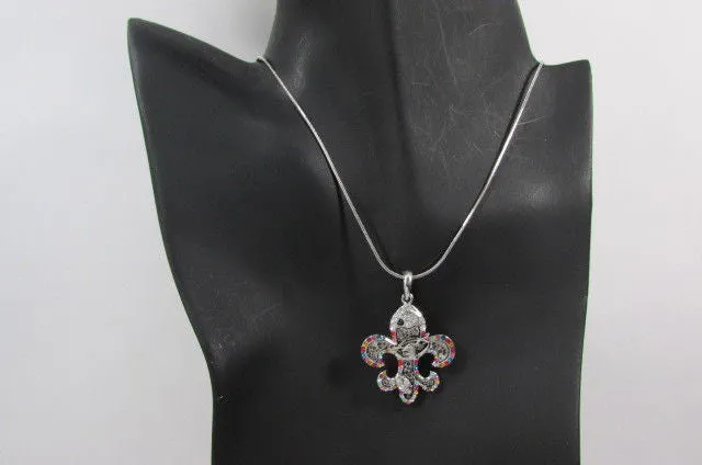 Rhinestone Outlined Fleur De Lis Pendant Necklace