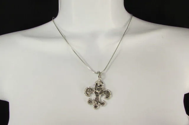 Rhinestone Outlined Fleur De Lis Pendant Necklace