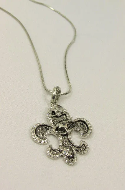 Rhinestone Outlined Fleur De Lis Pendant Necklace