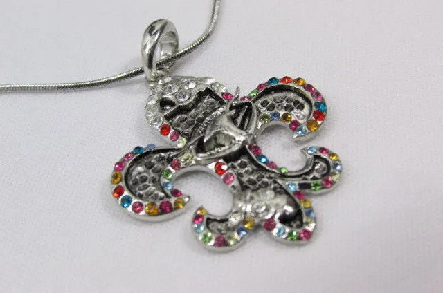 Rhinestone Outlined Fleur De Lis Pendant Necklace