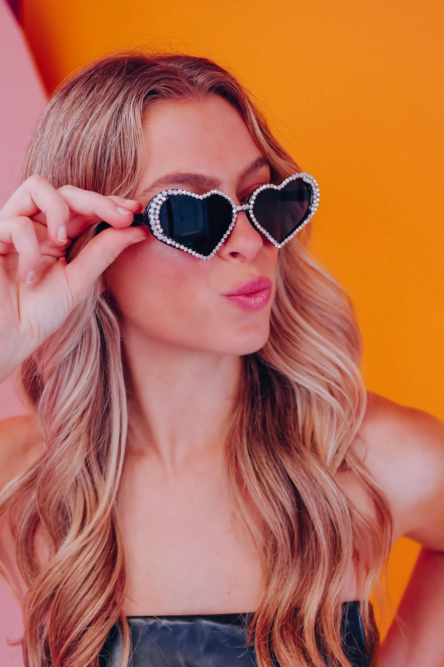 Rhinestone Rim Heart Sunglasses - Black
