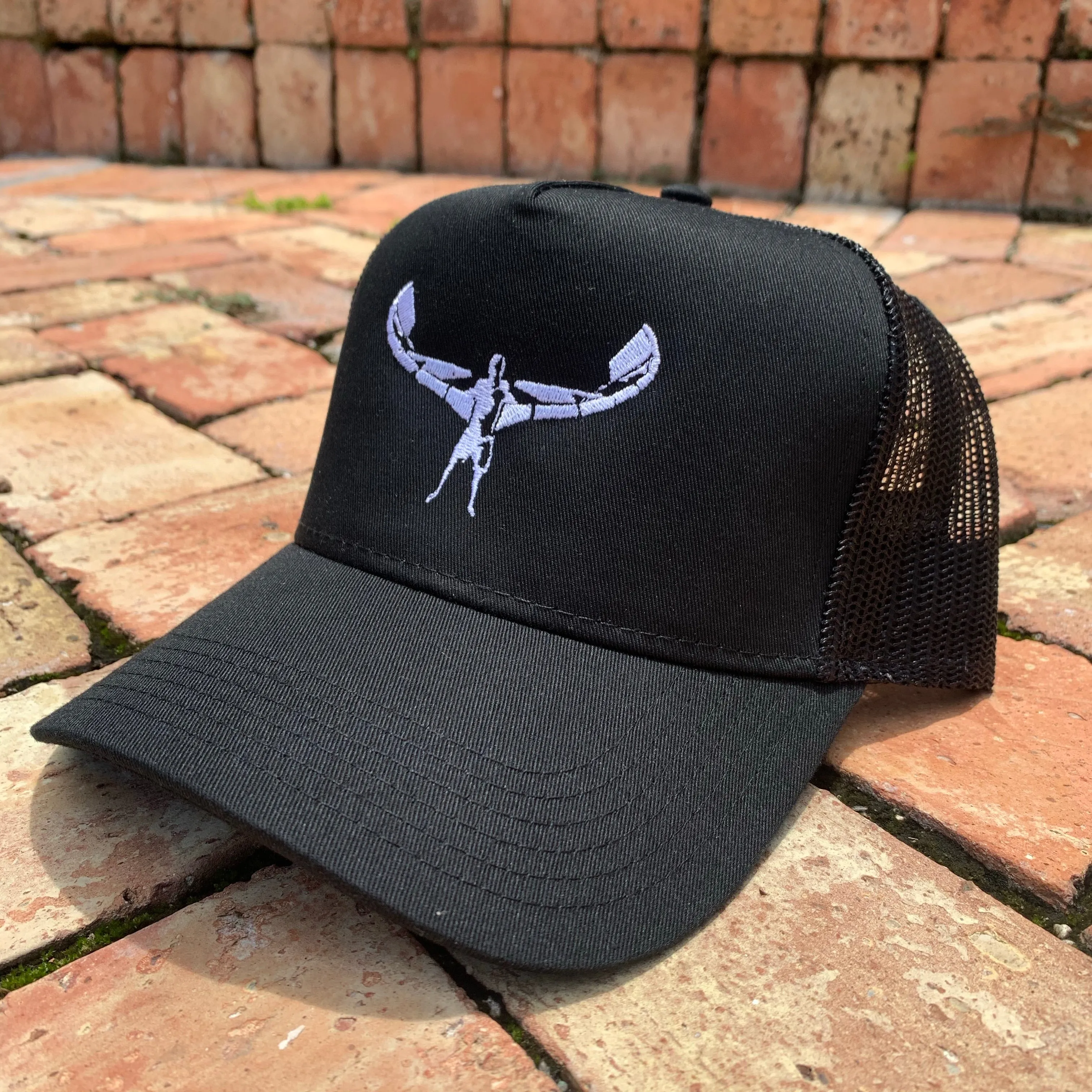 TKS TRUCKER BLACK/WHITE