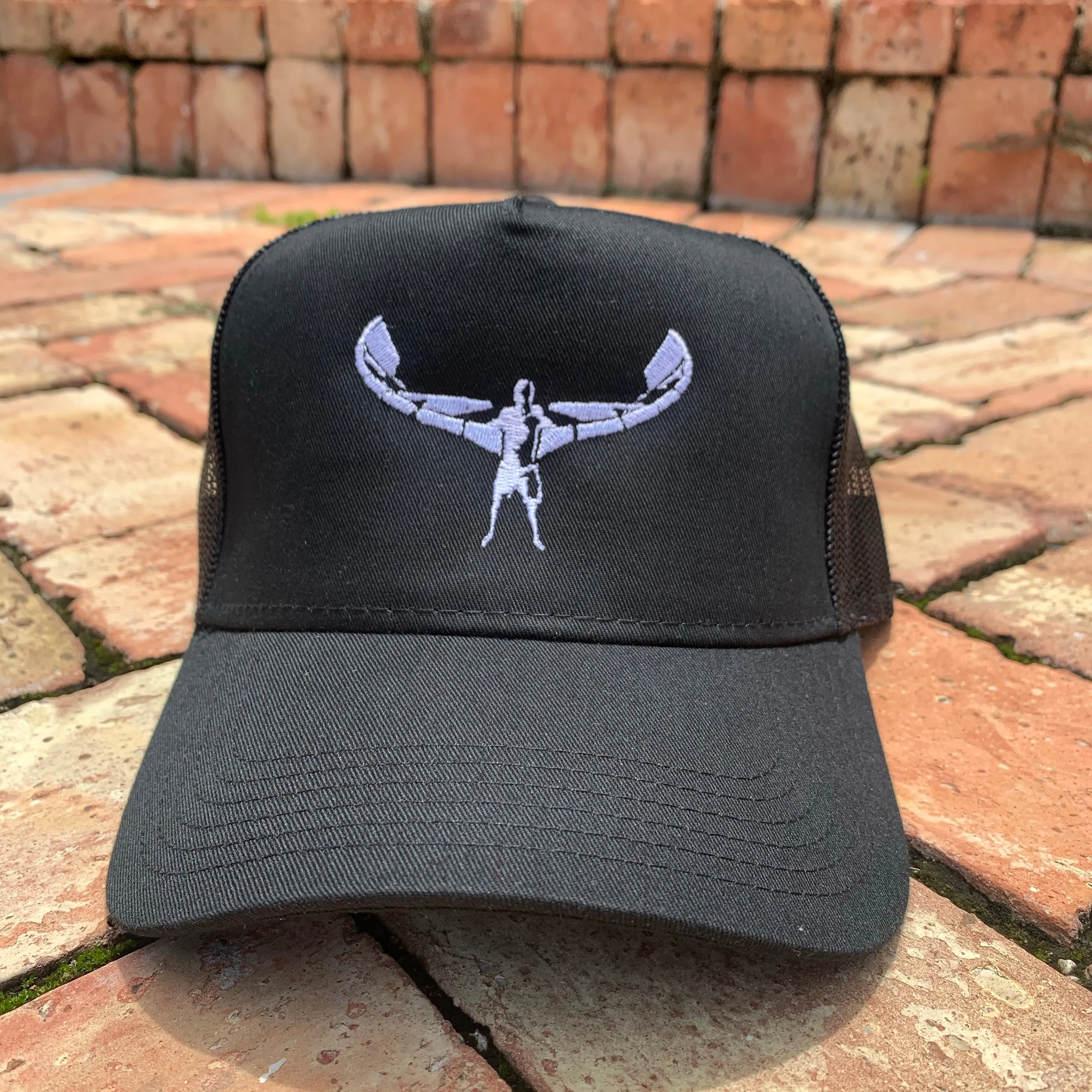 TKS TRUCKER BLACK/WHITE