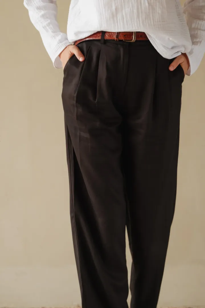 Twill Pleated Trouser