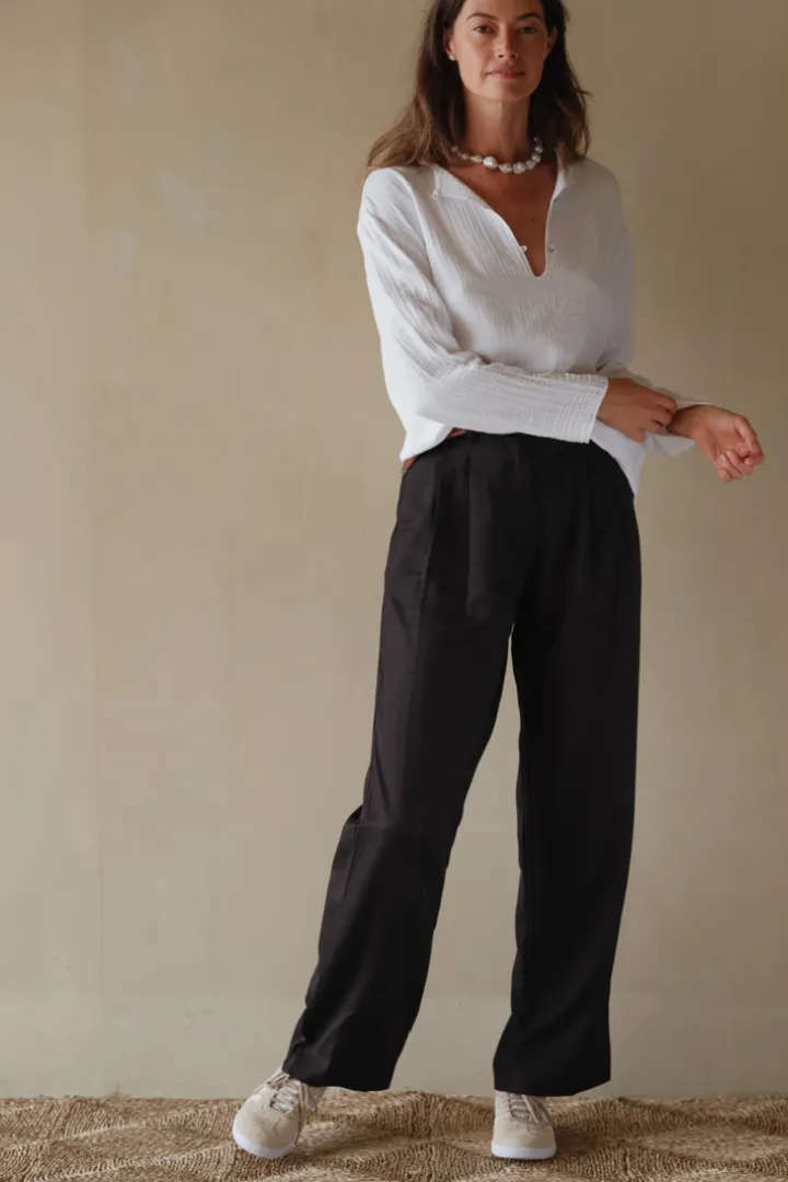 Twill Pleated Trouser