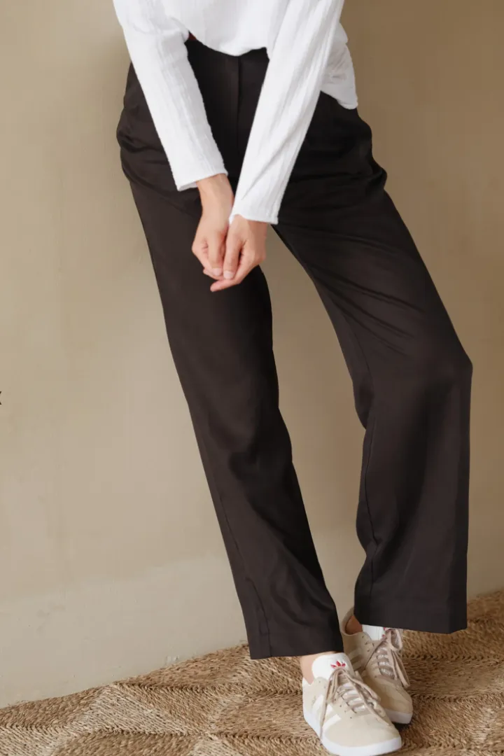 Twill Pleated Trouser