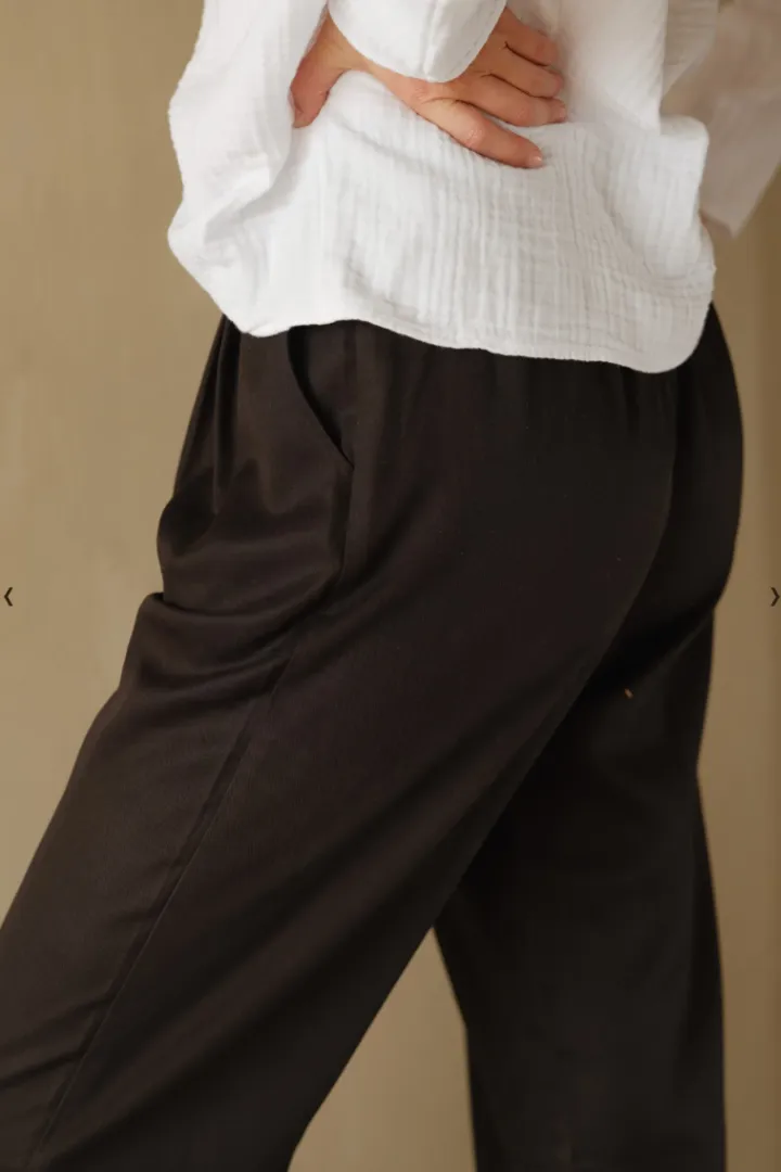 Twill Pleated Trouser
