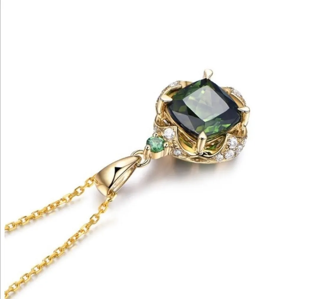 Vintage Bohemian Green Pendant Necklace Rhinestone Inlaid Jewelry